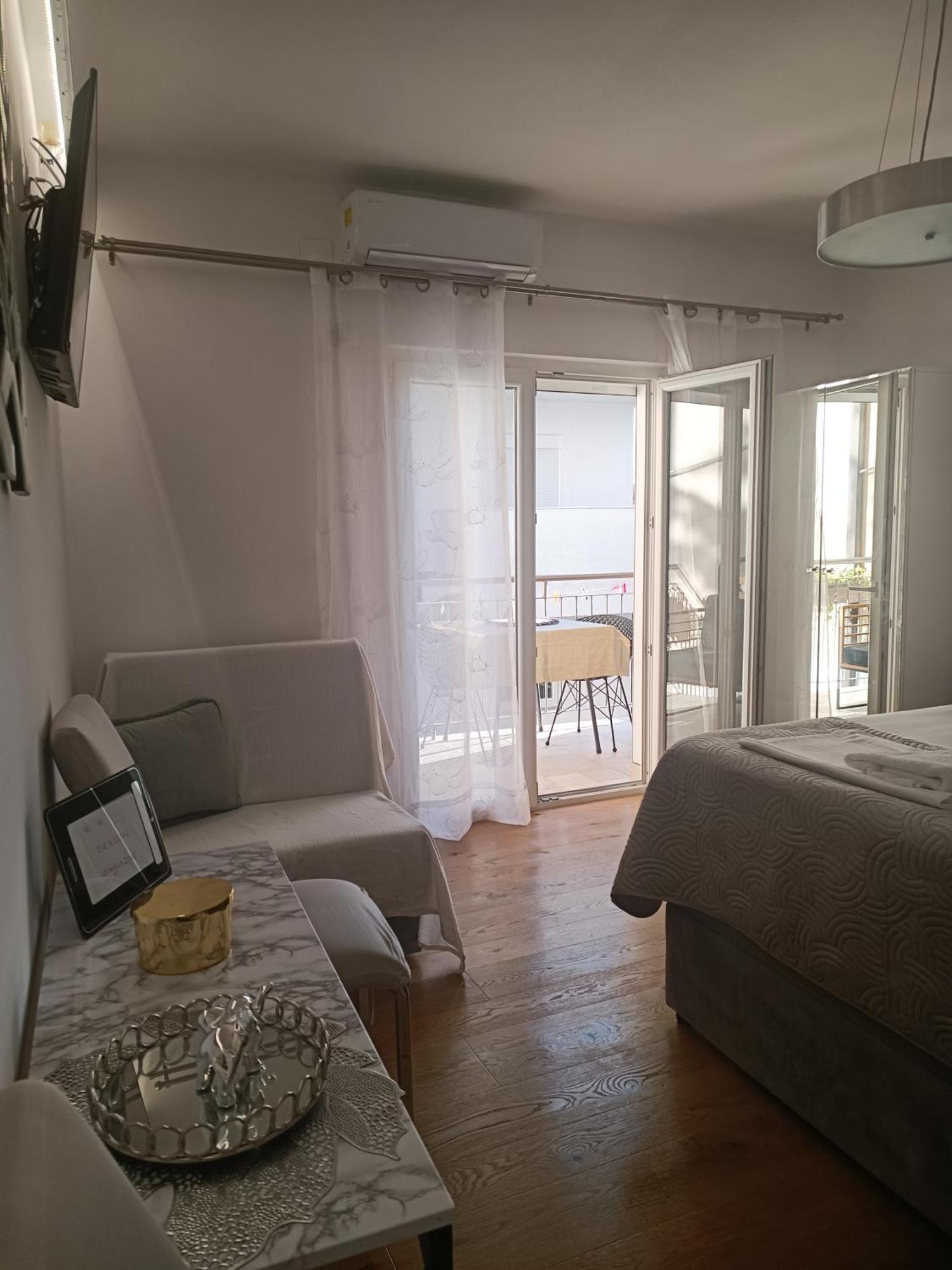 Apartment Golden Sunrise - 4 Ul.Petra Svacica11 บาชกาโวดา ภายนอก รูปภาพ