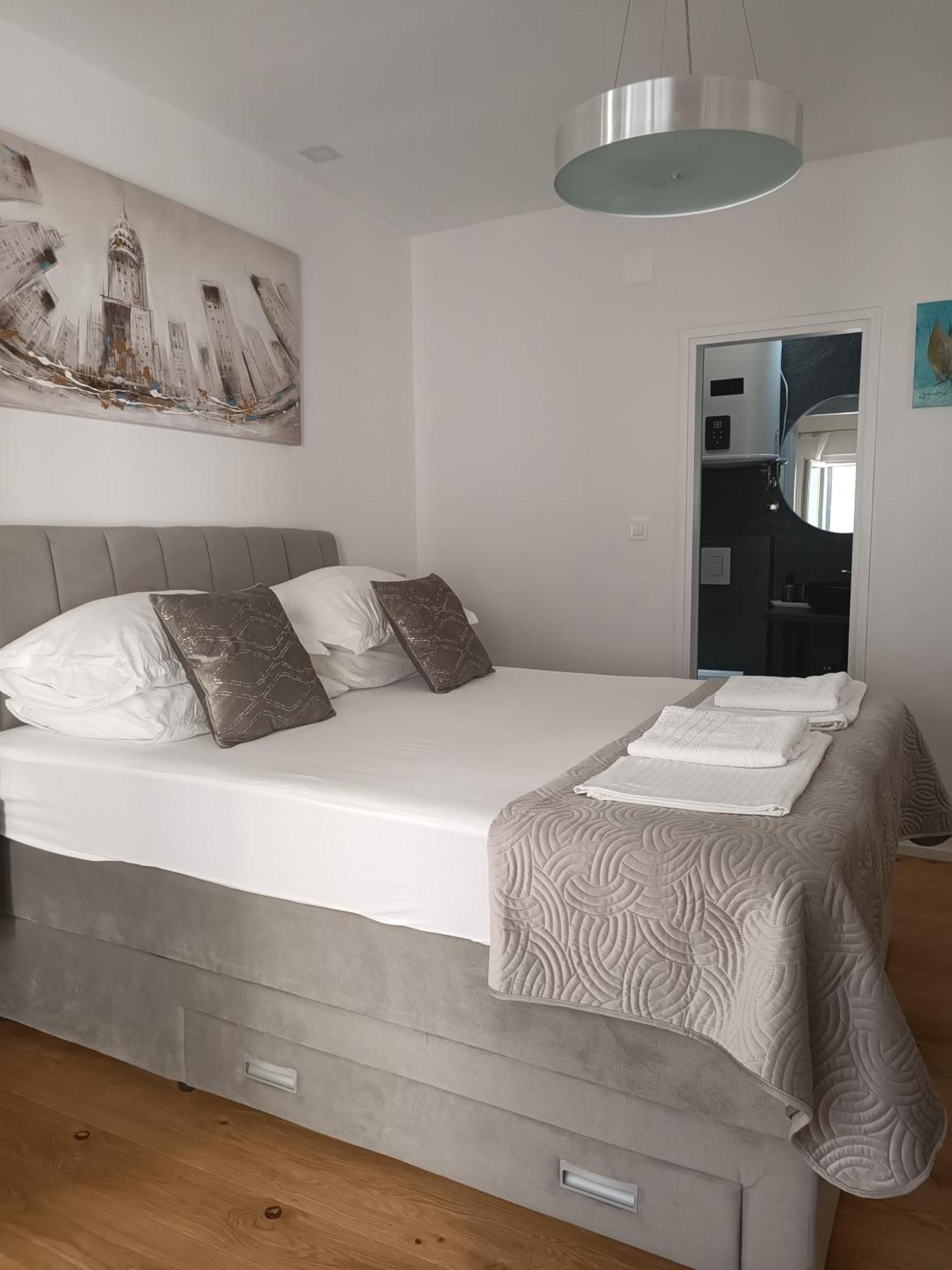 Apartment Golden Sunrise - 4 Ul.Petra Svacica11 บาชกาโวดา ภายนอก รูปภาพ